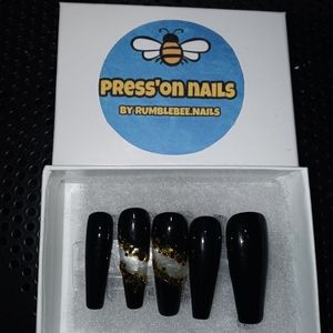 Press on nails